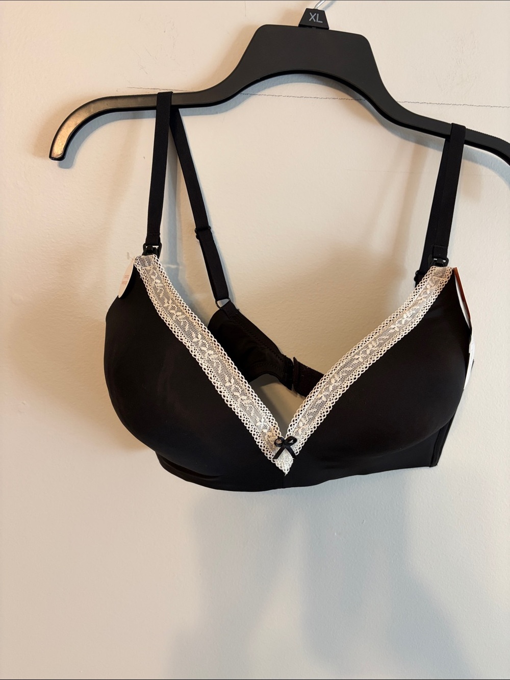 Gilligan & O'Malley Black Nursing Bra with White Lace Trim. 36D NWT.